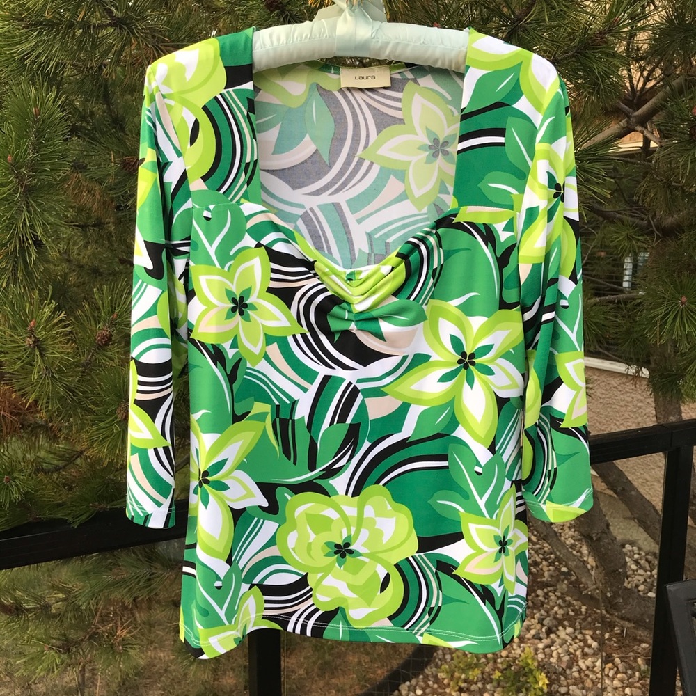 Colorful Flower Print 3/4 Sleeve Top ⭐️SALE 3/$20⭐️